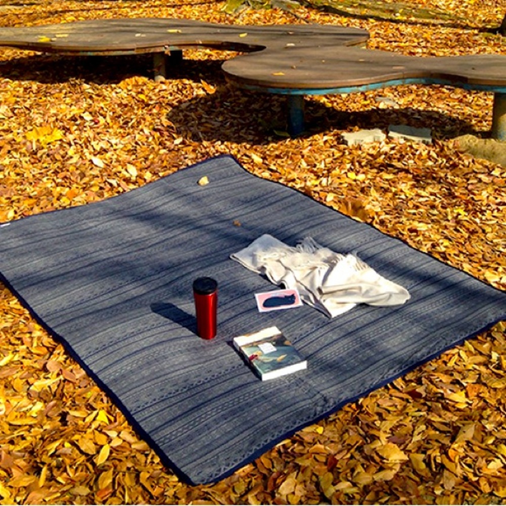 Outdoor picnic blanket / camping mat
